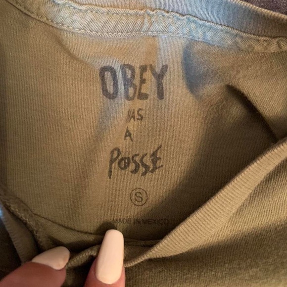 🦇 Obey Propaganda Graphic Tee 🦇 - Picture 4 of 4